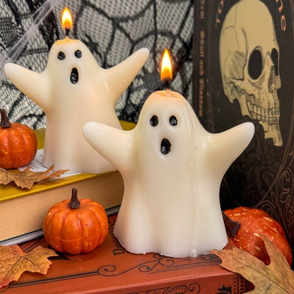 Vela Fantasma Asustado en ambiente de Halloween