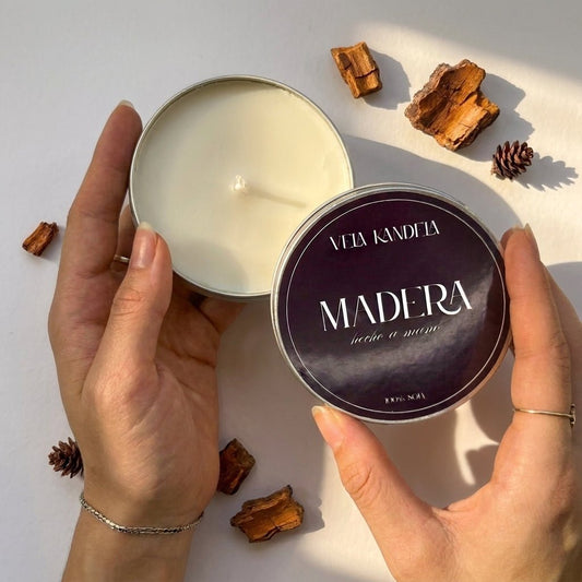 Vela aromática en lata Madera Cálida de soja natural